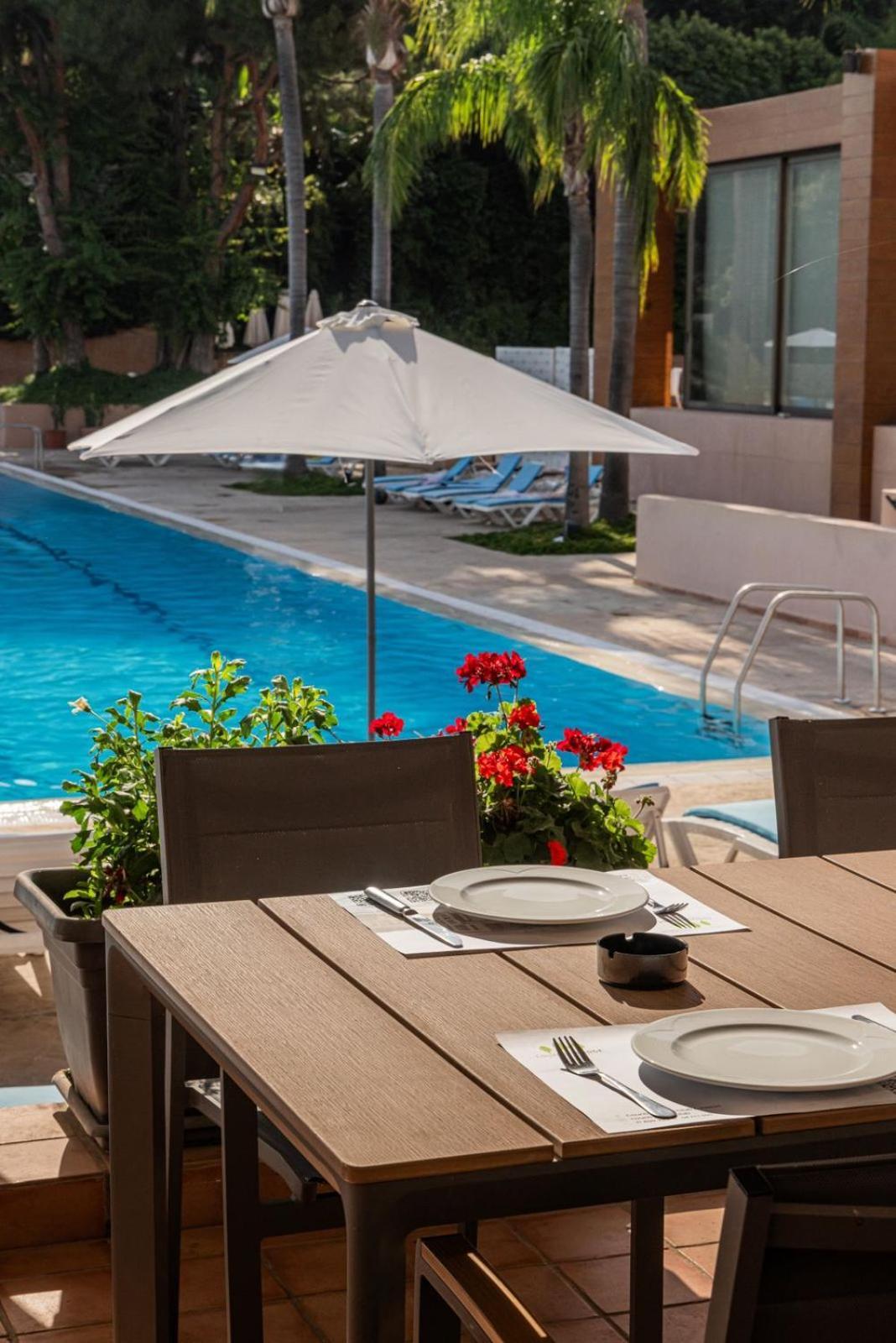 Country Lodge Hotel & Resort ביירות מראה חיצוני תמונה