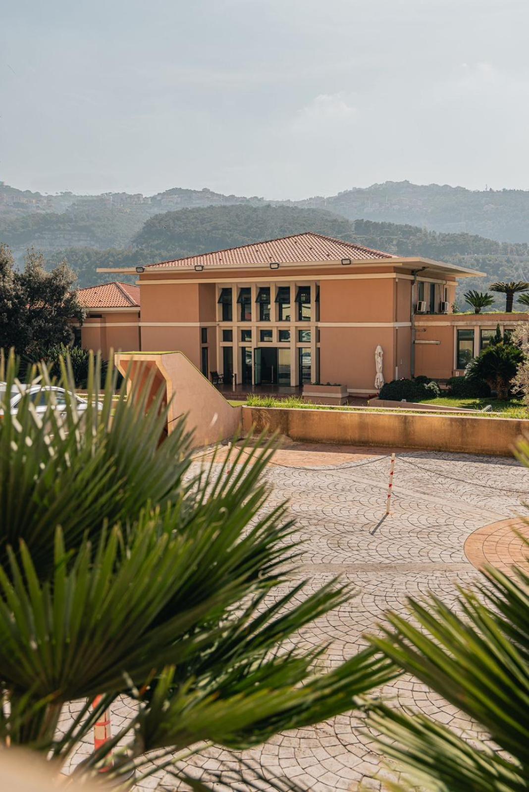 Country Lodge Hotel & Resort ביירות מראה חיצוני תמונה